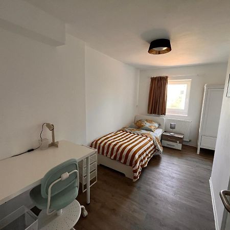 Ein Schoenes Zimmer In Kiel Bagian luar foto