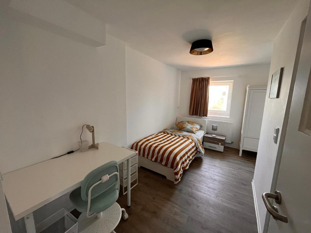 Ein Schoenes Zimmer In Kiel Bagian luar foto