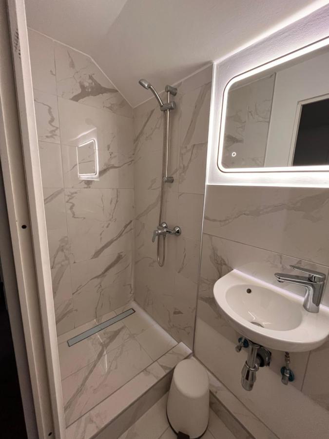 Ein Schoenes Zimmer In Kiel Bagian luar foto